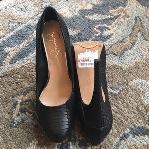 Jessica Simpson black snake skin pumps, never worn