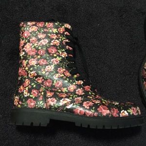 Floral combat boots size 9 1/2