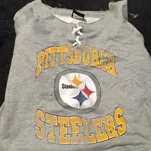 A steelers sweatshirt.
