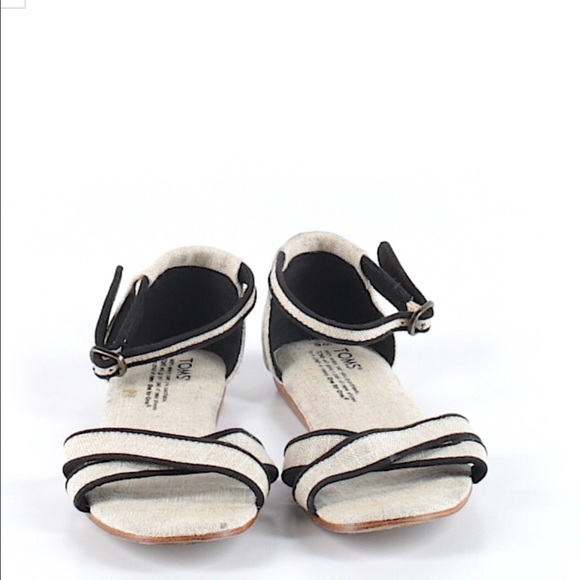 TOMS Shoes - Toms sz 6 strappy burlap sandal w/ black edging