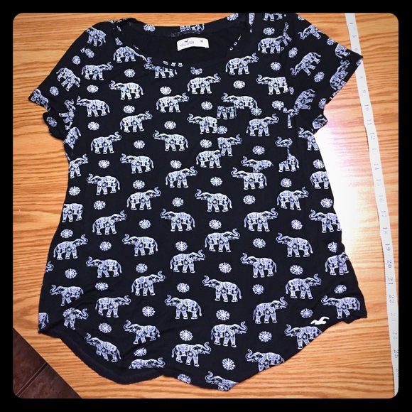 Hollister elephant tee