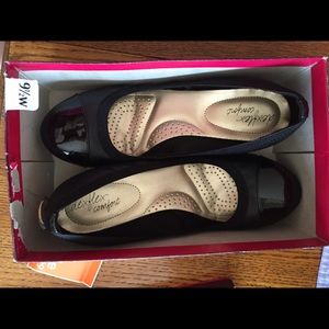 🎉brand new🎉 black leather wedge