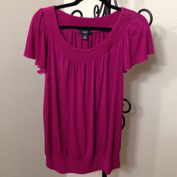 Fuschia top, size M, w/ flutter sleeves