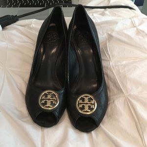 Tory Burch Sally logo Wedges with gold logo
