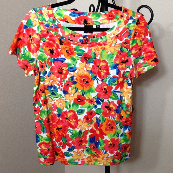 Size M Rafaella top with silver buckle detail