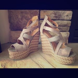 Size 6 Taupe Wedges