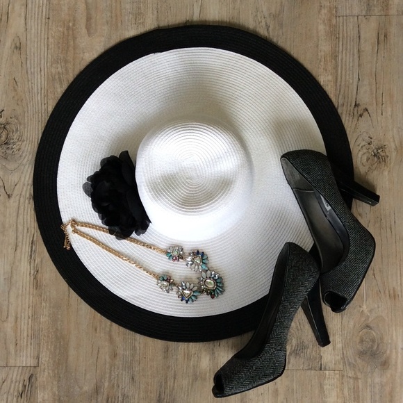Nine West Other - NINE WEST sun hat