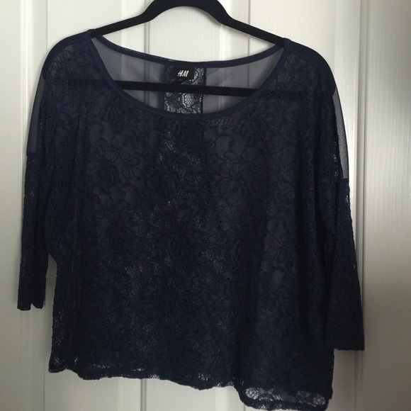 H&M blouse size XS. Only worn twice. No flaws