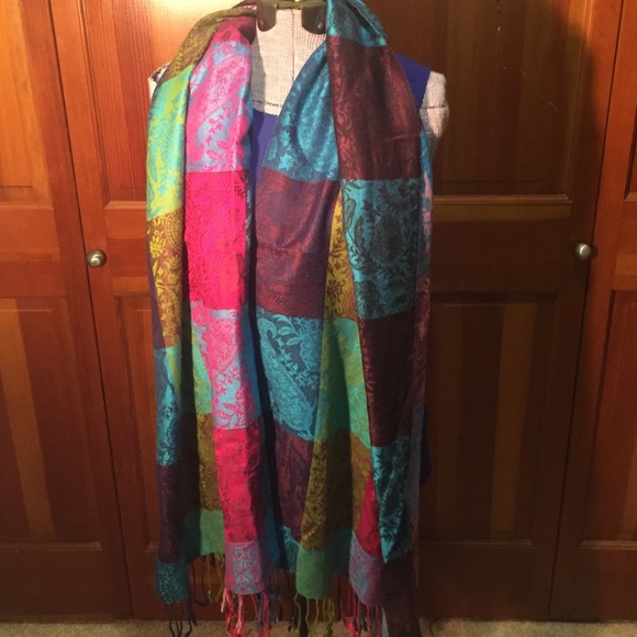 Scarf/Shawl from Istanbul FREE WITH PURCHASE - Picture 2 of 4