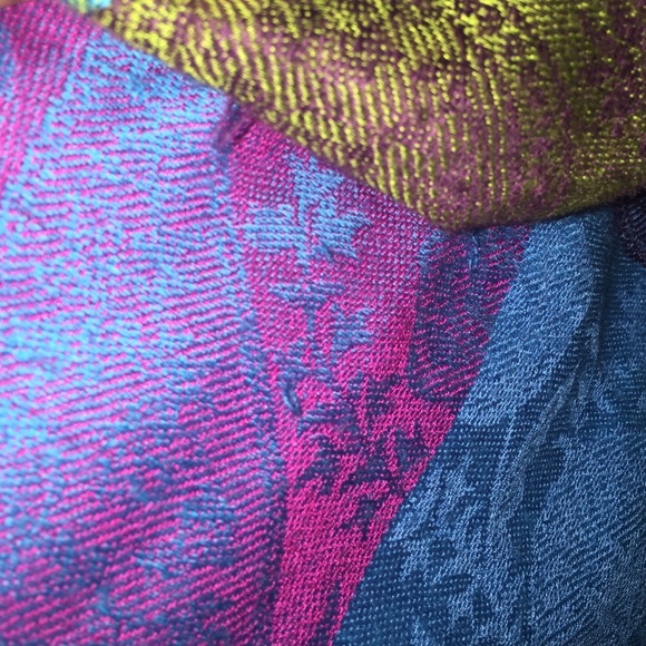 Scarf/Shawl from Istanbul FREE WITH PURCHASE - Picture 3 of 4