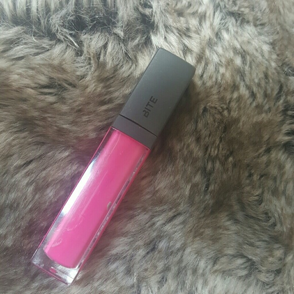 Bite Beauty cashmere lip cream Moscato