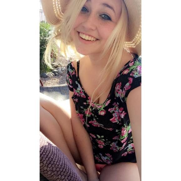 Meet your Posher, Tearineye elena page