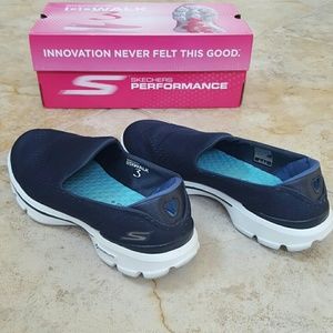 Skechers Gowalk 3 tennis/walking/running shoes