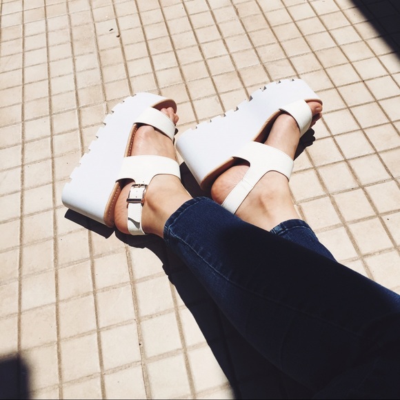 Boohoo white chunky platform sandals