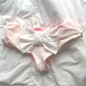 Lolli bow bottoms, white pattern and light pink