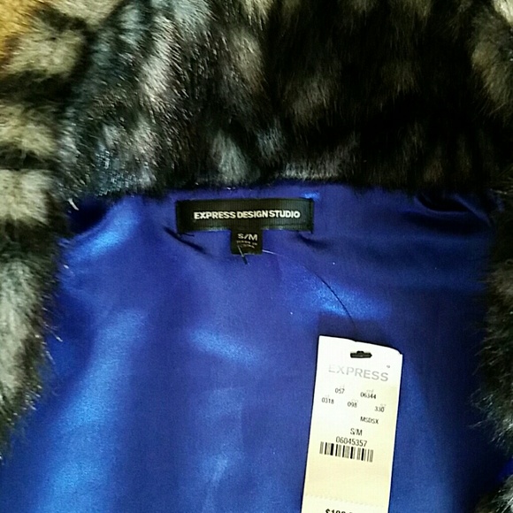 Express Cape - Picture 2 of 2