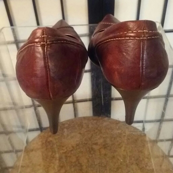 💜 Kenneth Cole Brown leather pumps - Picture 3 of 4