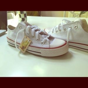 Brand NWT Women's White Converse Sneakers Sz:6.5