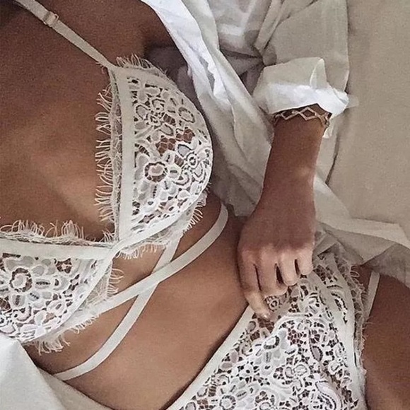 NWT 💕Lace Bralette💕white stretch lace Sexy Bra - Picture 4 of 4