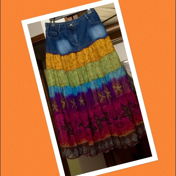 SKIRT NWOT,adjusted at the waist with elastic