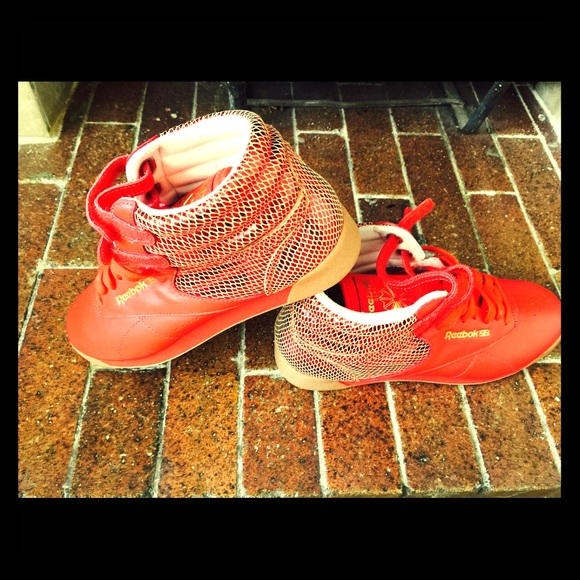 Women's Reebok Classic Freestyle Hi (red/gold) 8