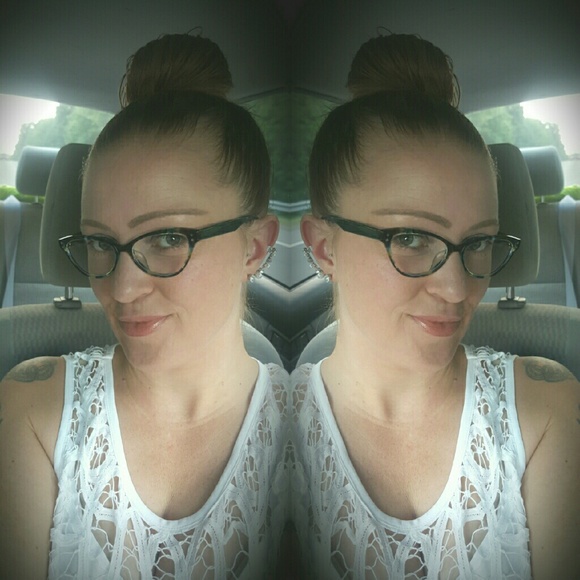 Meet Your Posher: Top Rated Seller, Syndee Lee. - Picture 2 of 8