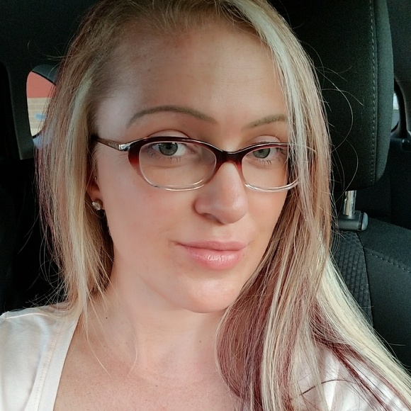 Meet Your Posher: Top Rated Seller, Syndee Lee. - Picture 5 of 8