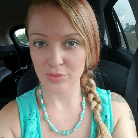 Meet Your Posher: Top Rated Seller, Syndee Lee. - Picture 6 of 8