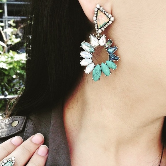 🆕 Statement Earrings - Picture 2 of 3