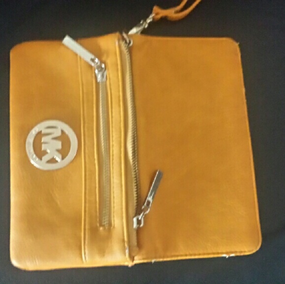 Michael kors wristlet