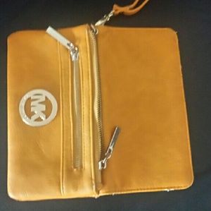 Michael kors wristlet