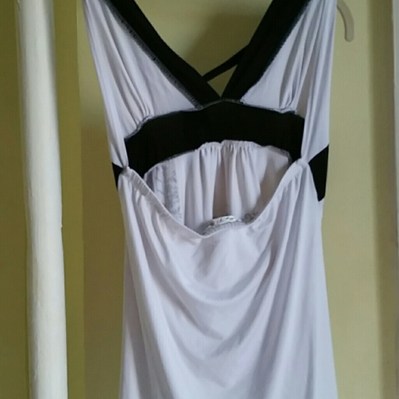 Halter top - Picture 3 of 3