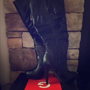 Never worn GUESS boots