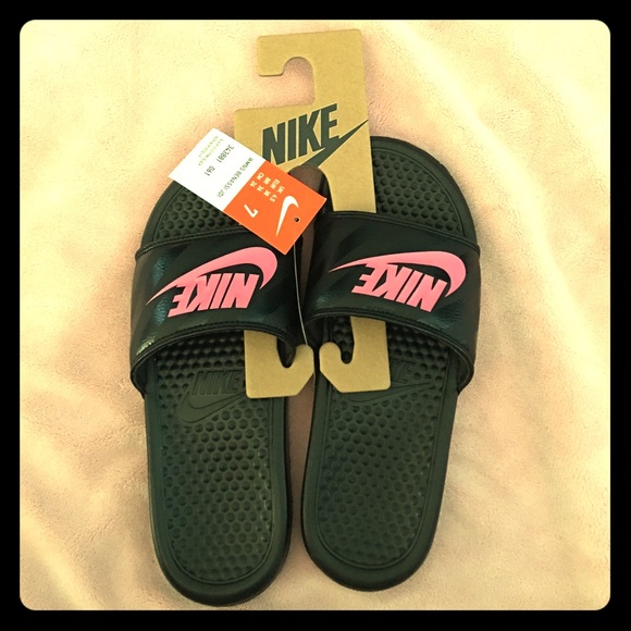 Nike Shoes - Nike💞 slides SIZE 7