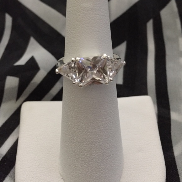 Cubic zirconia ring