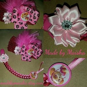 Bow and pacifier clip set