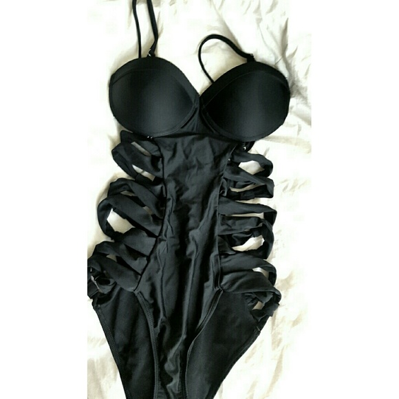 Cut out Bandage One Piece Bathing Suit