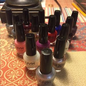 Seventeen Piece Set Mini Nail Polish