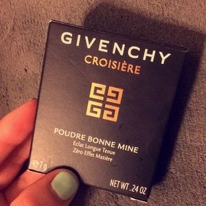 Givency Healthy Glow Powder