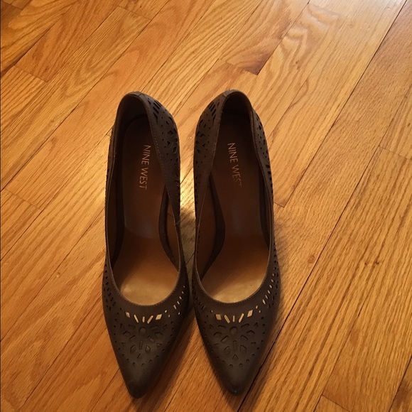 Nine West 8 1/2M high-heels - Picture 2 of 2