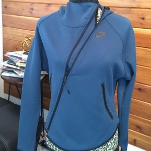 Nike tech fleece zipper sweater in xs