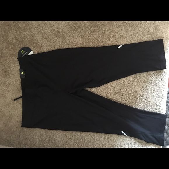 Xersion fitted capris brand new