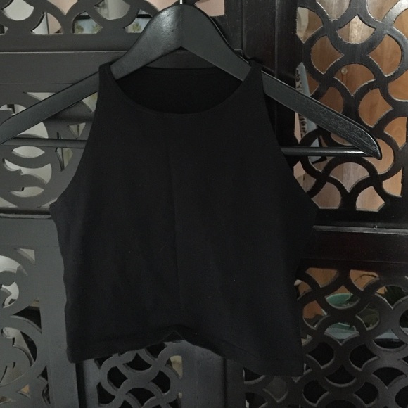 AA Sleeveless Crop