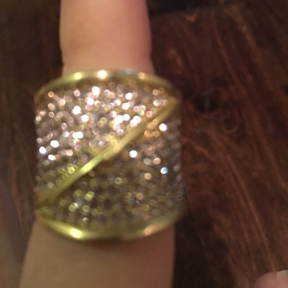 Cocktail ring. Gold with pink stones.