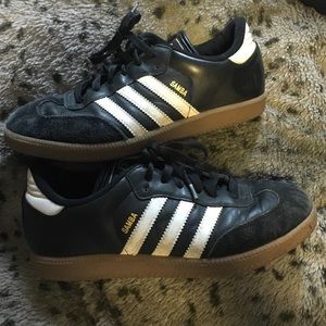 Vintage samba adidas tennis shoe