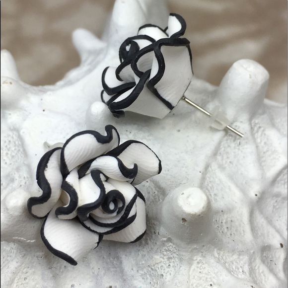 Black & White Flower Earrings - Picture 4 of 10