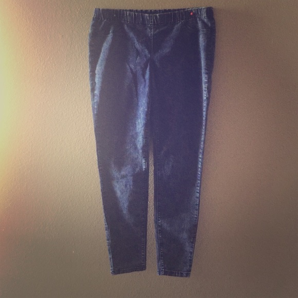Dark stonewashed jeans, it's punk rock must have🎸