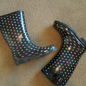 Adorable rain boots!