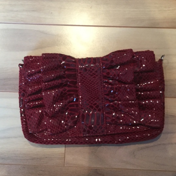 Red clutch