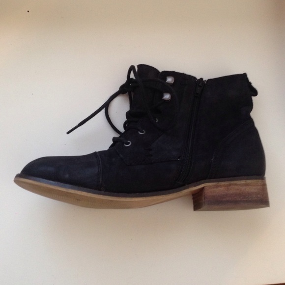 Steve Madden black ankle boot